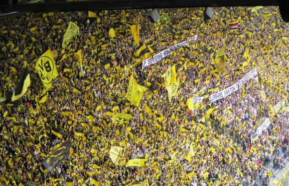 Borussia Dortmund – L’ennesima meravigliosa coreografia del muro giallo