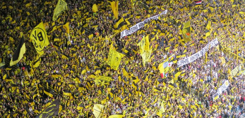 Borussia Dortmund – L’ennesima meravigliosa coreografia del muro giallo